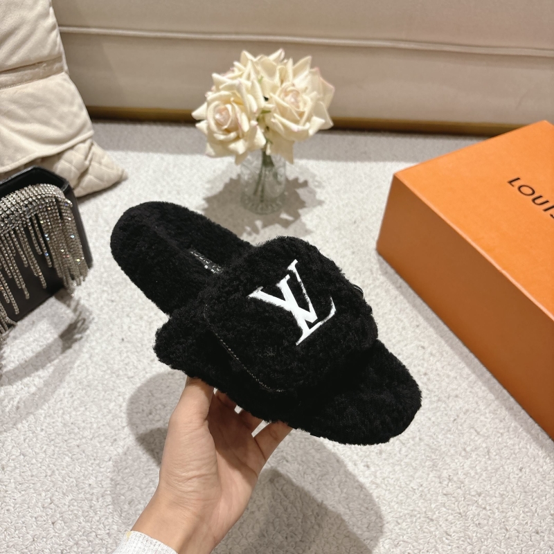 l0vis Vvtt0n slippers